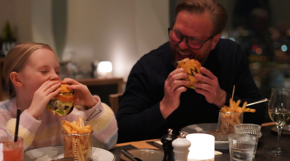 Kärlek som räcker hela kvällen, middag och övernattning på Alla hjärtans dag.