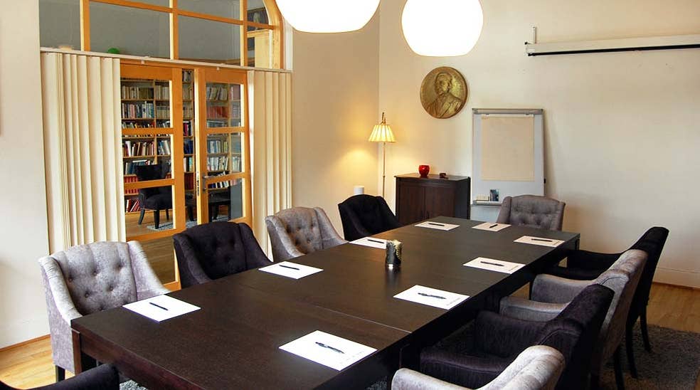 Konferensrum överblick med fåtöljer och lampor på Clarion Collection Hotel Bolinder Munktell Eskilstuna 