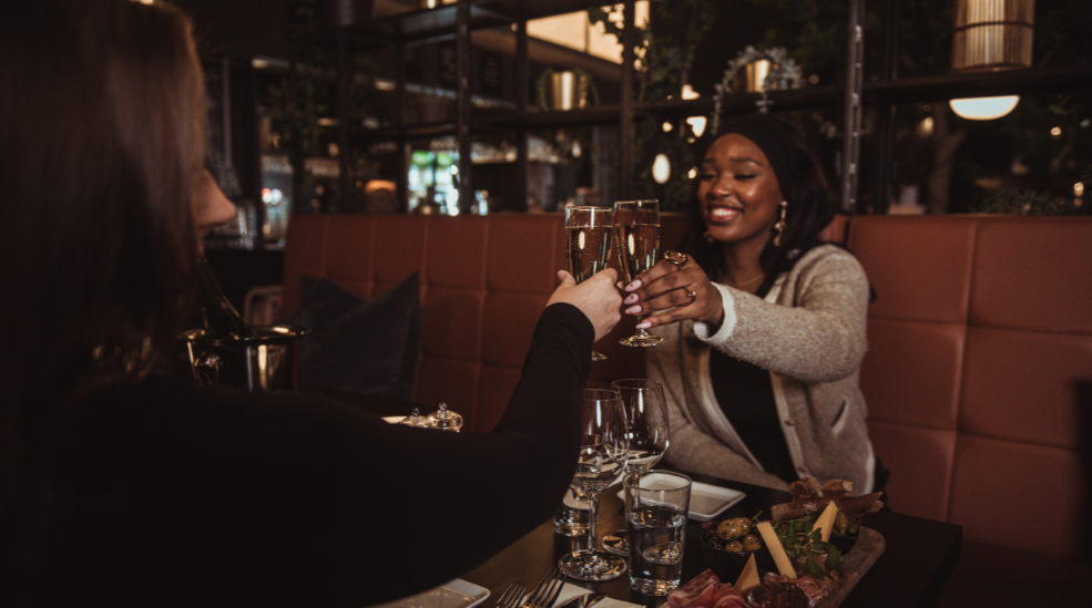 Nyårspaket - nyårsbuffé, bubbel & övernattning