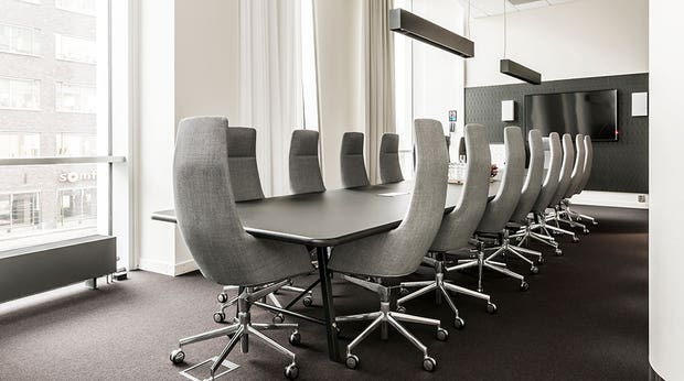 Konferensrummet Kastrup med grå stolar och bord på Quality Hotel View i Malmö